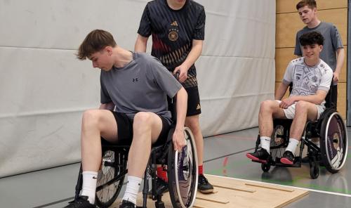Rollstuhlbasketball und Hindernisparcours