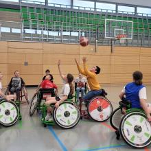 Rollstuhlbasketball und Hindernisparcours